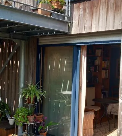 Avec Terrasse Chez Anne 홈스테이 *